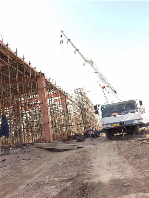 铁山港区吊车作业的安全注意事项有哪些？