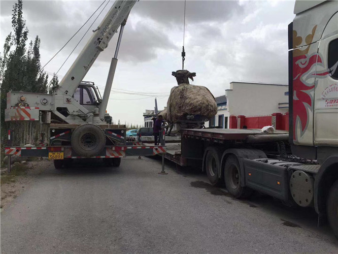 铁山港区狭窄场地（如小区、车间）适合用哪种吊车？