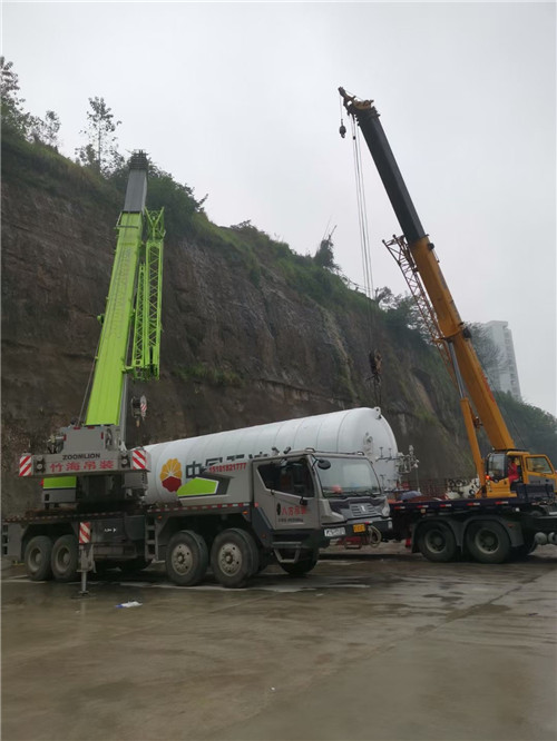 铁山港区“不怕风雨冻”—— 吊车的 “恶劣环境适应” 技术